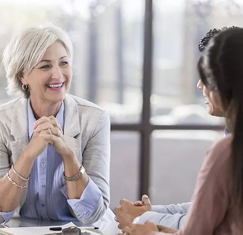 Two colleagues in a discussion