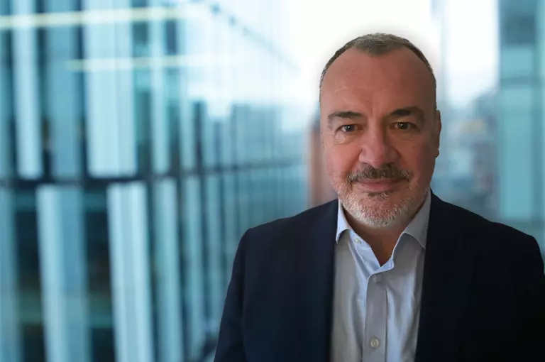 768 x 510px David Wyn