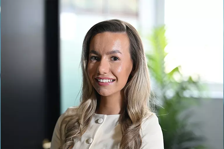 768 x 510pxShannon Leni