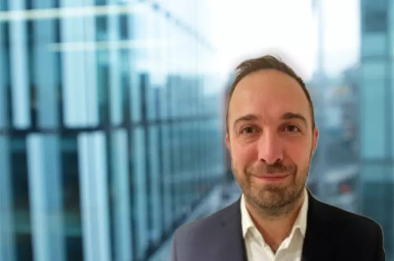 768 x 510px Gary Walking