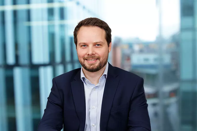 Jonathan Simpson 768 x 510px