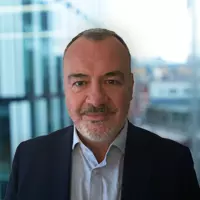 200 x 200px David Wyn