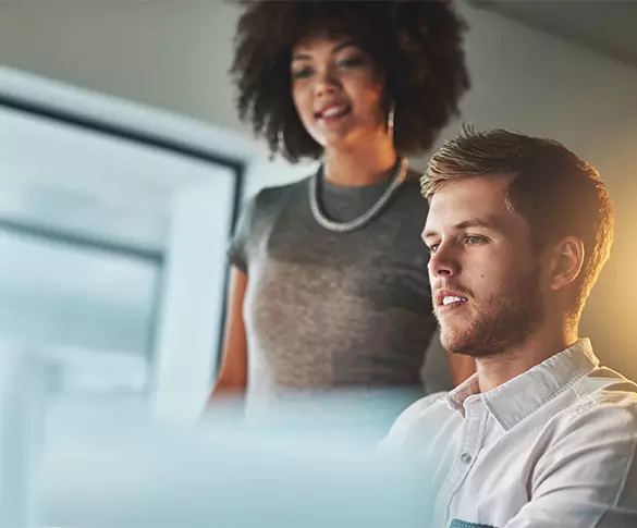 0875 People in office 585x485