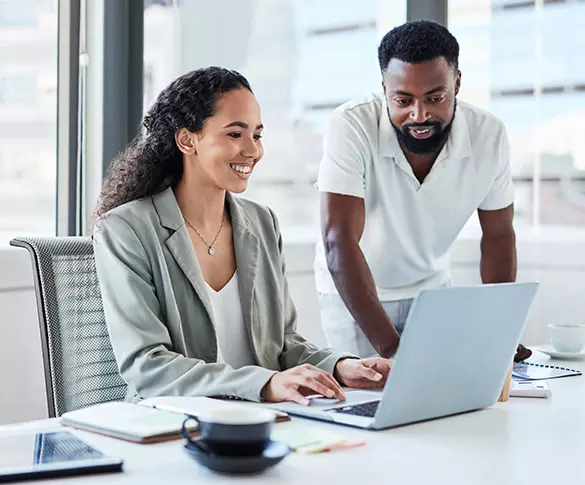 0921 Working on laptop 585x485